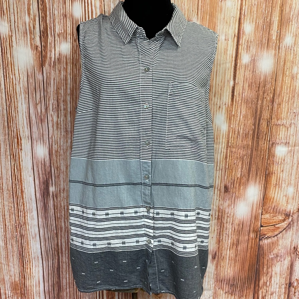 Faded Glory Striped Sleeveless Button‎ Down